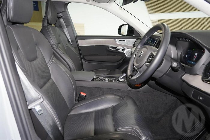 2025 Volvo XC90 Ultra B5 Dark
