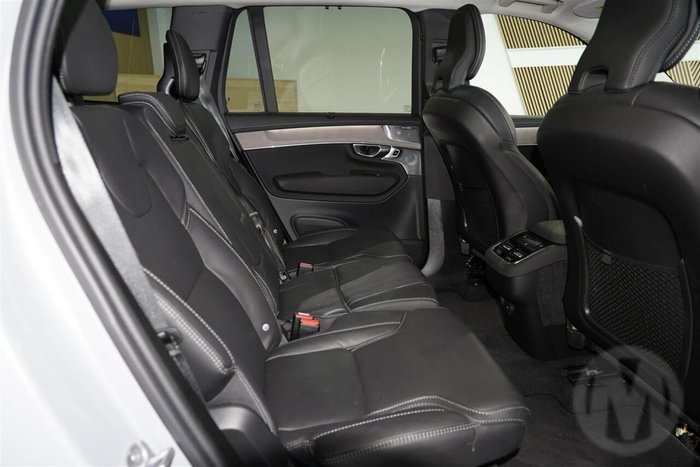 2025 Volvo XC90 Ultra B5 Dark
