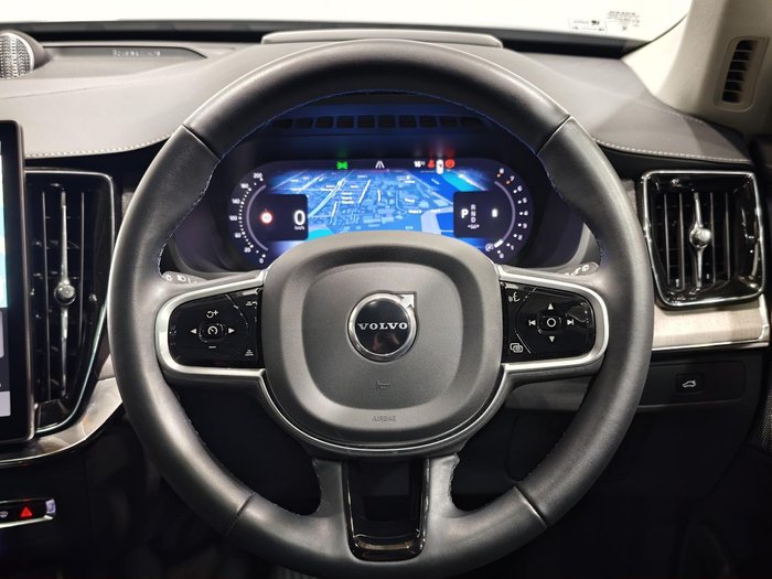 2025 Volvo XC90 Ultra B5 Dark