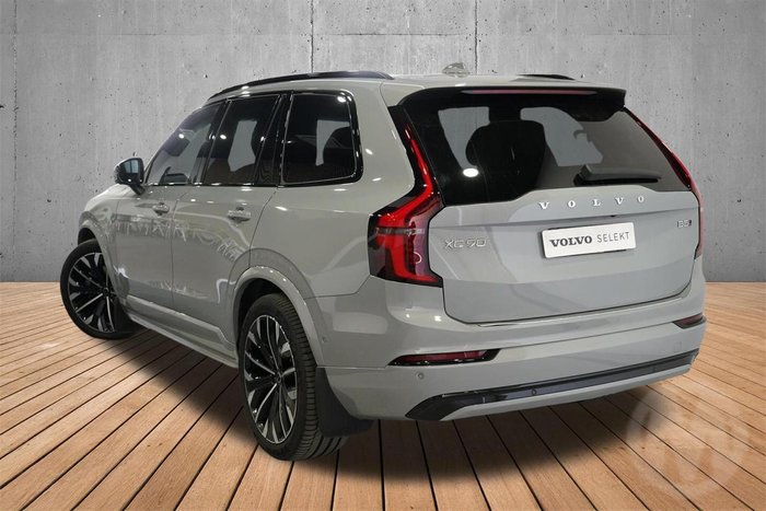 2025 Volvo XC90 Ultra B5 Dark