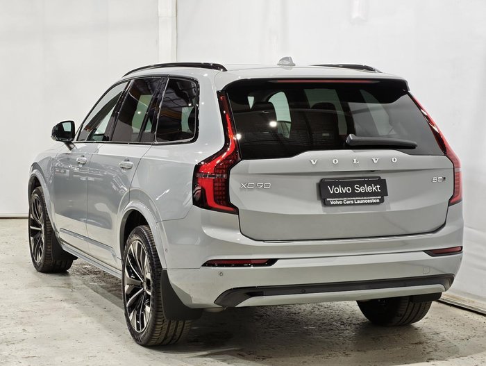 2025 Volvo XC90 Ultra B5 Dark