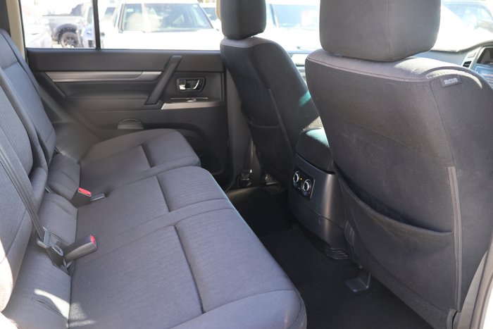 2016 Mitsubishi Pajero GLX