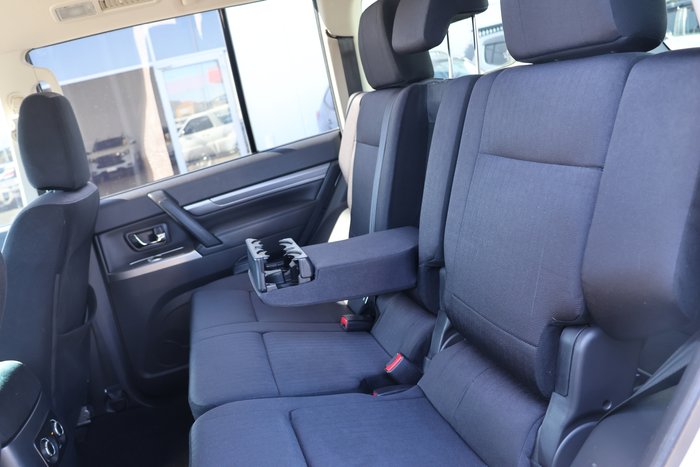 2016 Mitsubishi Pajero GLX