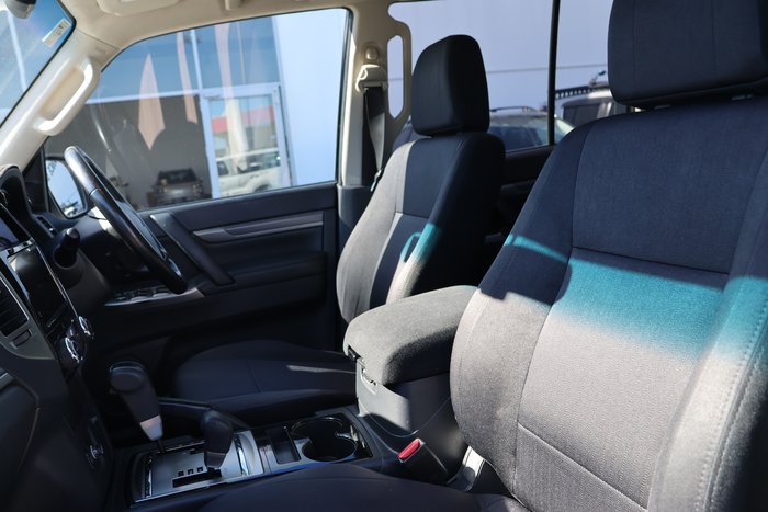 2016 Mitsubishi Pajero GLX