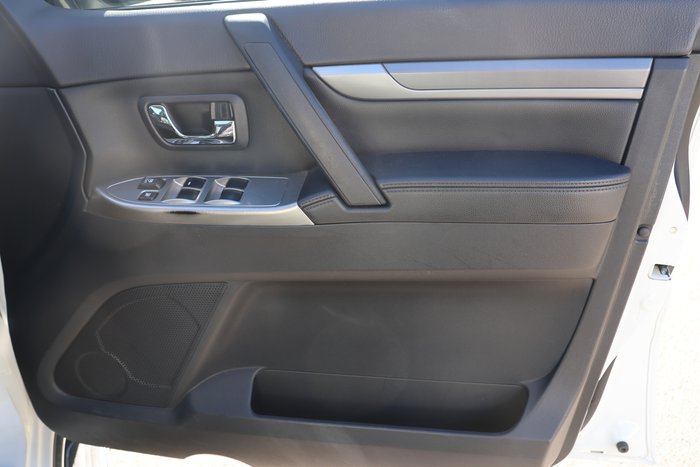 2016 Mitsubishi Pajero GLX