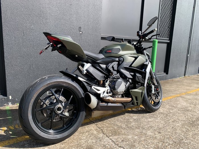 2023 DUCATI STREETFIGHTER V2 GREEN