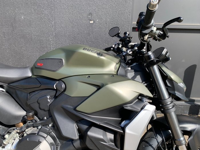 2023 DUCATI STREETFIGHTER V2 GREEN