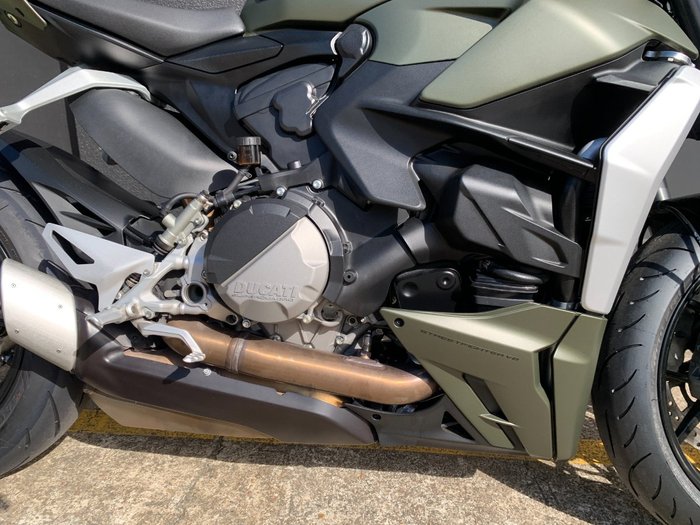 2023 DUCATI STREETFIGHTER V2 GREEN