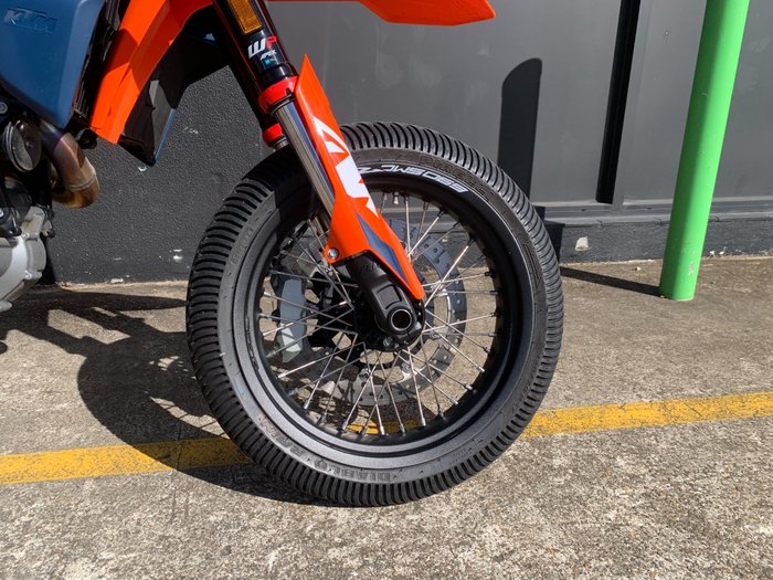 2024 Ktm 690 SMC R ORANGE