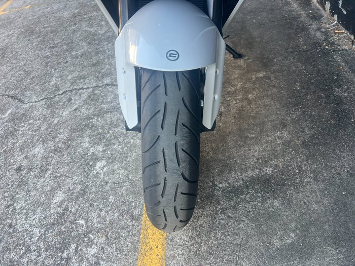 2025 CFMOTO 500 SR VOOM WHITE
