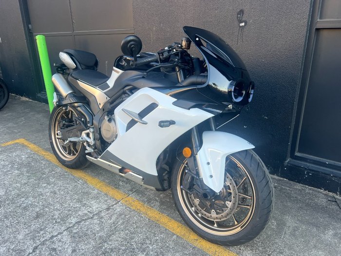 2025 CFMOTO 500 SR VOOM WHITE