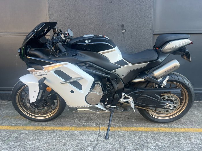 2025 CFMOTO 500 SR VOOM WHITE
