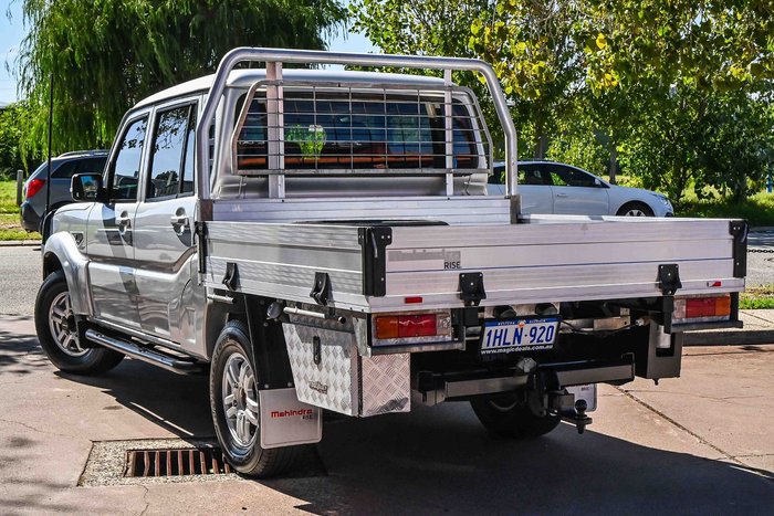 2021 Mahindra PIK-UP S10+
