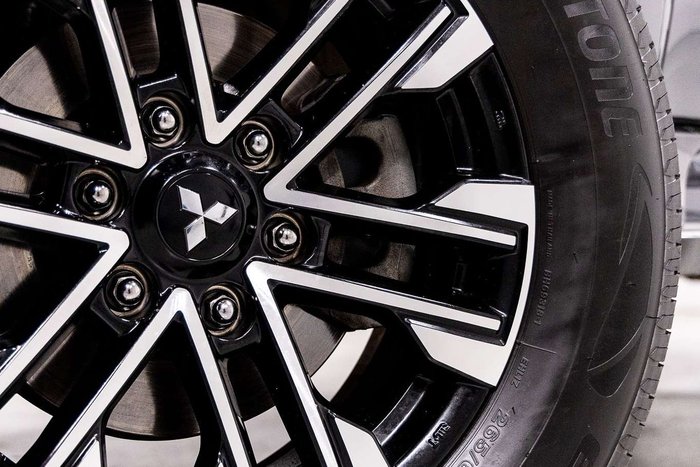 2020 Mitsubishi Pajero Sport Exceed