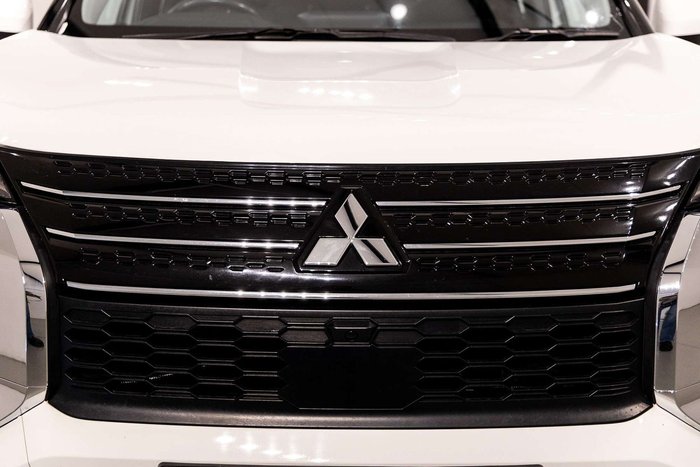 2023 Mitsubishi Outlander ES