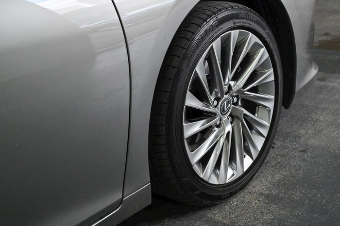 2019 Lexus ES 300h Sports Luxury