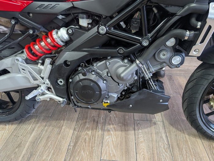 2014 APRILIA SHIVER SPORT RED