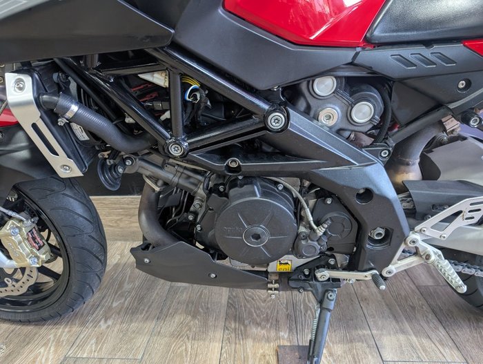 2014 APRILIA SHIVER SPORT RED