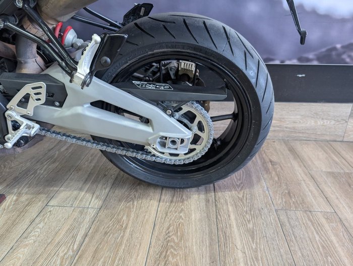 2014 APRILIA SHIVER SPORT RED