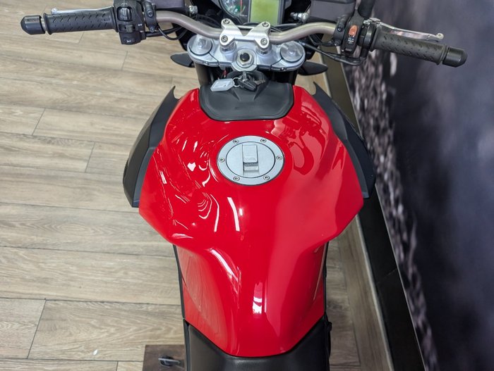 2014 APRILIA SHIVER SPORT RED