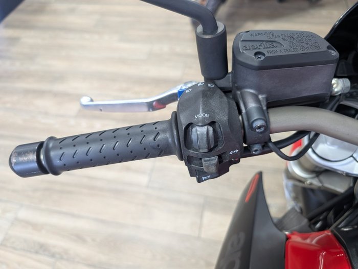 2014 APRILIA SHIVER SPORT RED