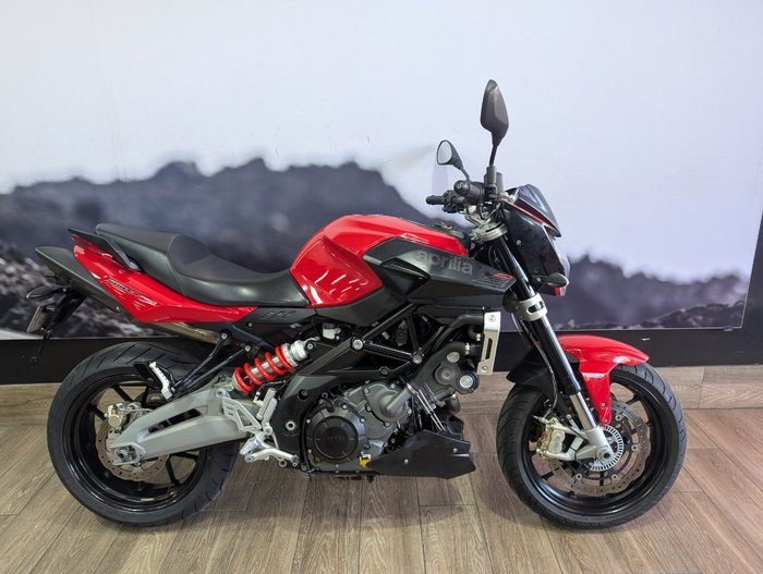 2014 APRILIA SHIVER SPORT RED