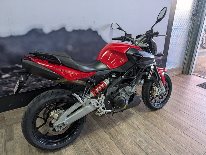 2014 APRILIA SHIVER SPORT RED