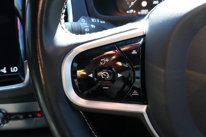 2020 Volvo XC90 T6 R-Design