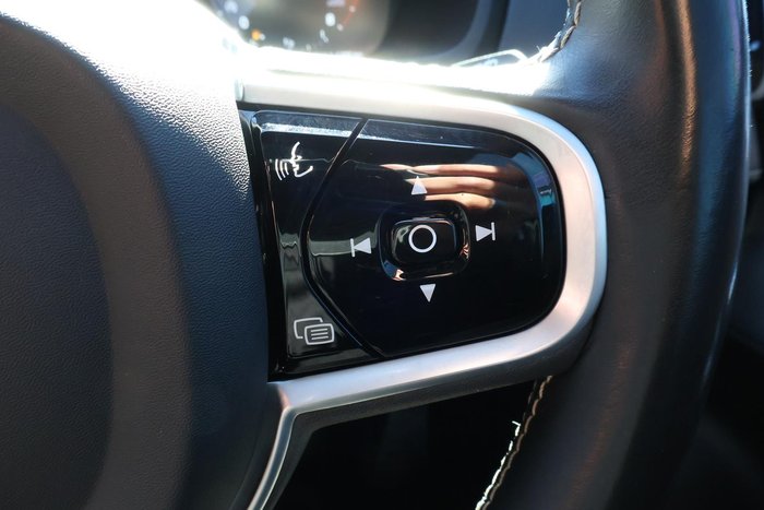 2020 Volvo XC90 T6 R-Design