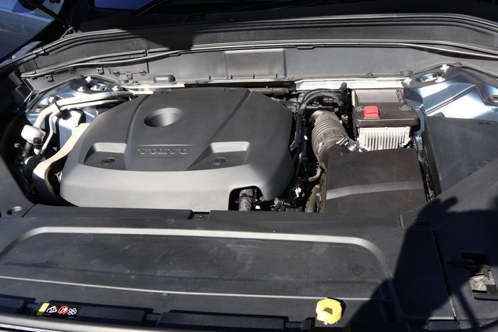 2020 Volvo XC90 T6 R-Design