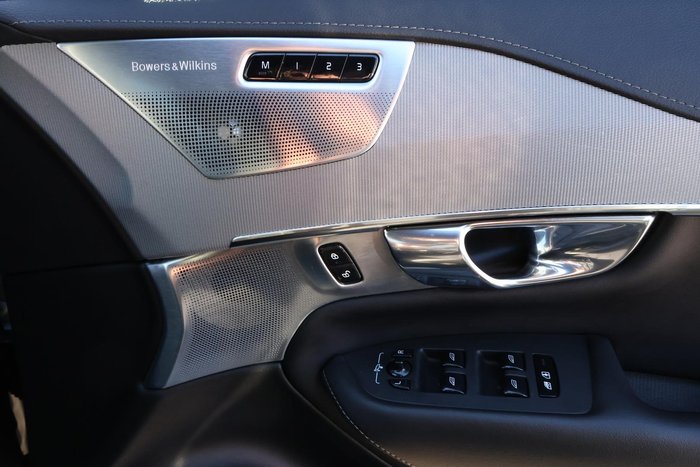 2020 Volvo XC90 T6 R-Design