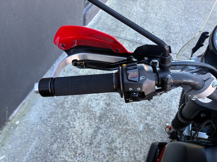 2022 Royal Enfield SCRAM BASE E5 BLACK