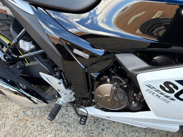 2026 Suzuki GIXXER SF WHITE