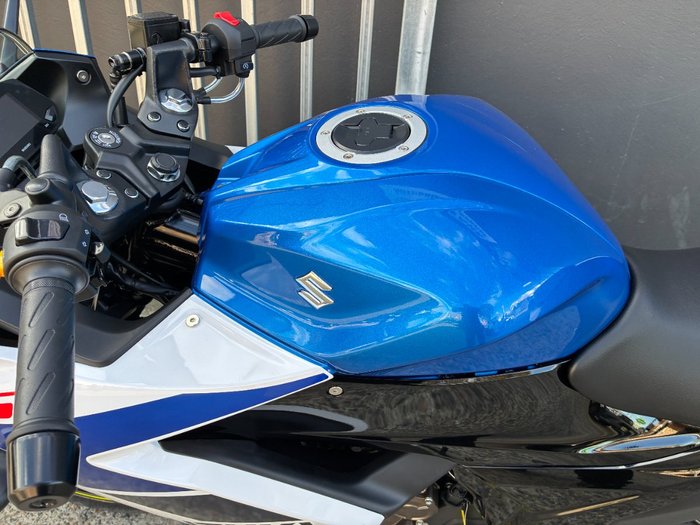 2026 Suzuki GIXXER SF WHITE