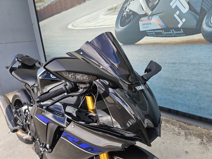 2024 Yamaha YZF-R1 M Black