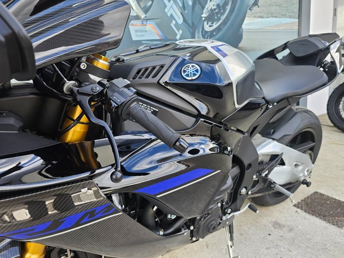 2024 Yamaha YZF-R1 M Black