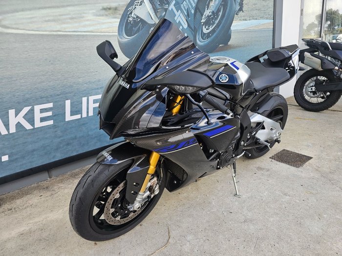 2024 Yamaha YZF-R1 M Black