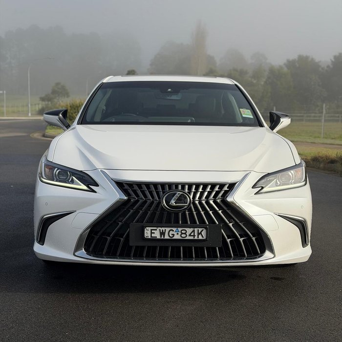 2023 Lexus ES 300h Luxury
