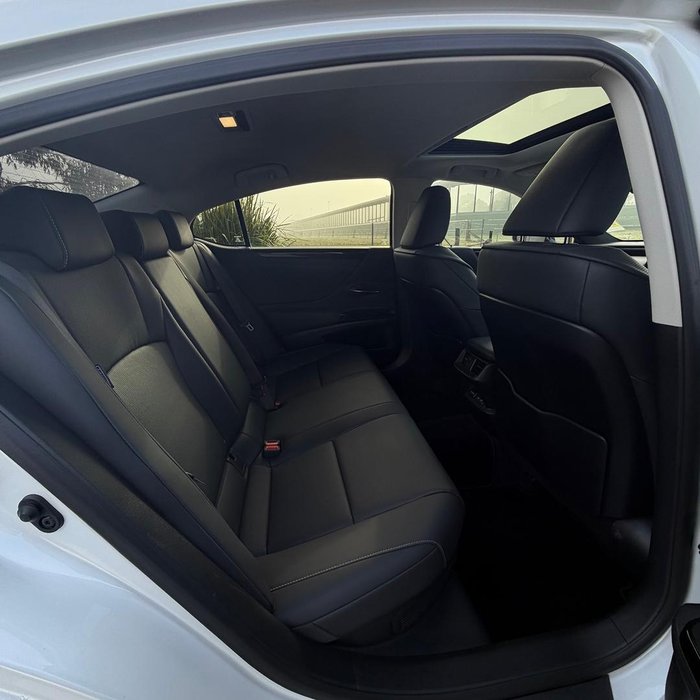 2023 Lexus ES 300h Luxury