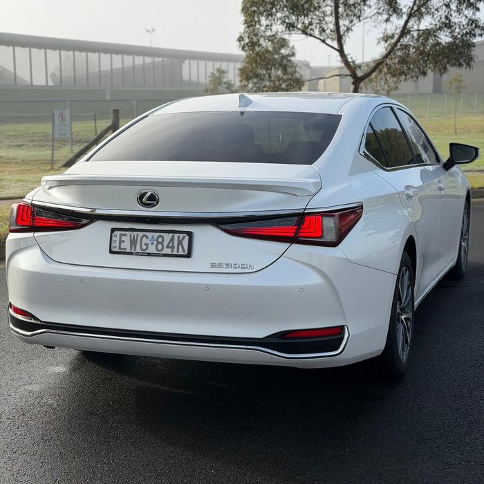 2023 Lexus ES 300h Luxury