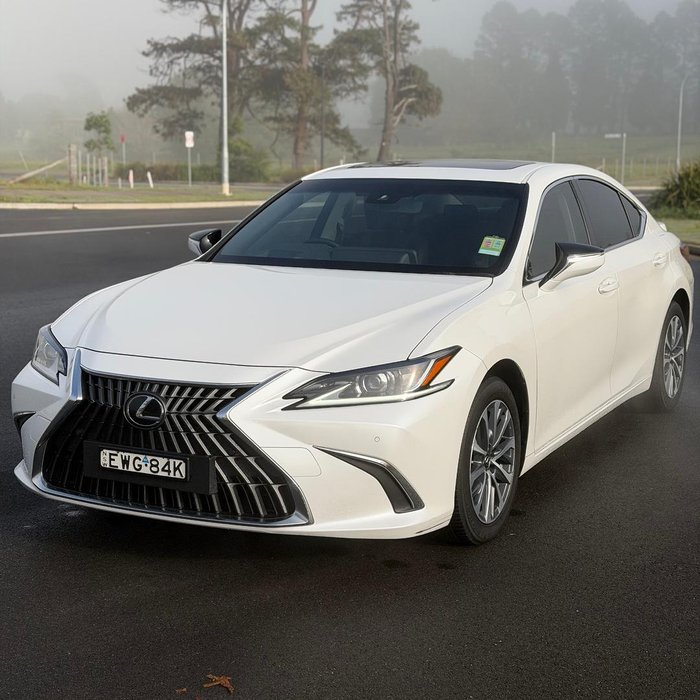2023 Lexus ES 300h Luxury