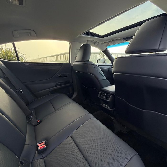2023 Lexus ES 300h Luxury