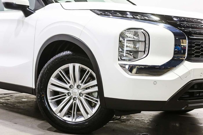 2024 Mitsubishi Outlander ES
