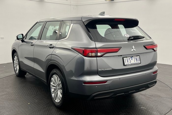 2022 Mitsubishi Outlander ES