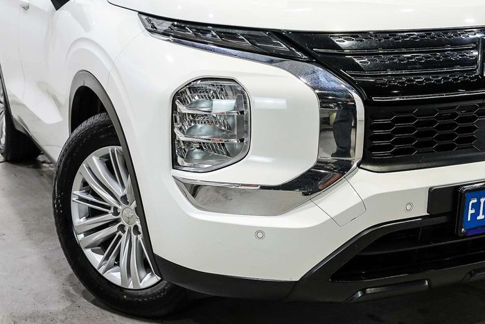2024 Mitsubishi Outlander ES