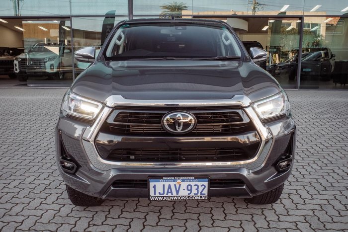 2021 Toyota Hilux SR5