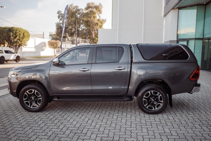 2021 Toyota Hilux SR5