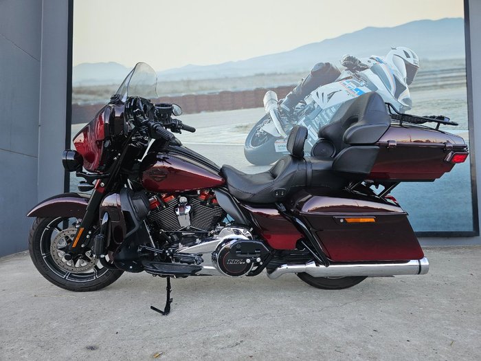 2018 HARLEY-DAVIDSON FLHTKSE CVO ULTRA LIMITED Red