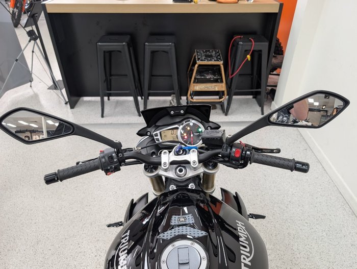 2016 Triumph STREET TRIPLE 660 Black