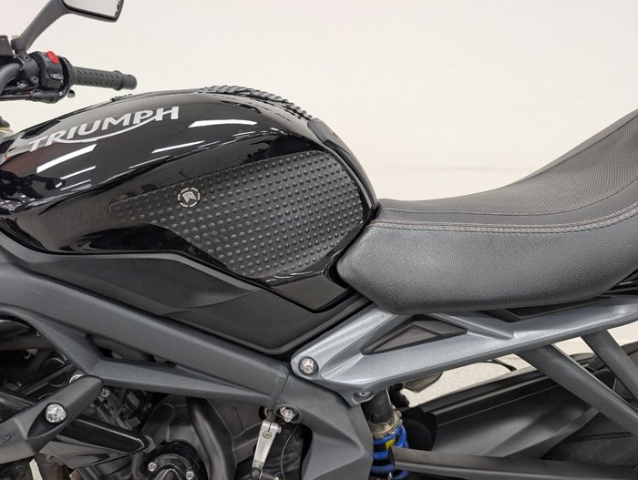 2016 Triumph STREET TRIPLE 660 Black